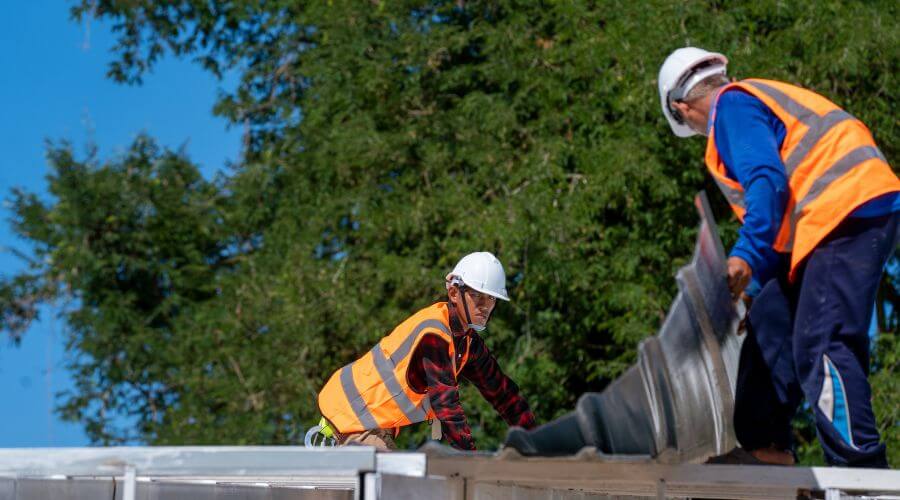 Professional gutter cleaning in Cainsville, MO